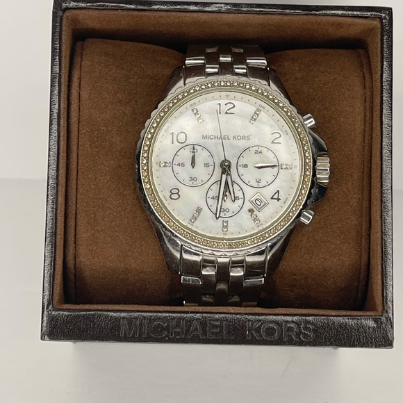 Michael Kors silver watch pearl face - Picture 3 of 3